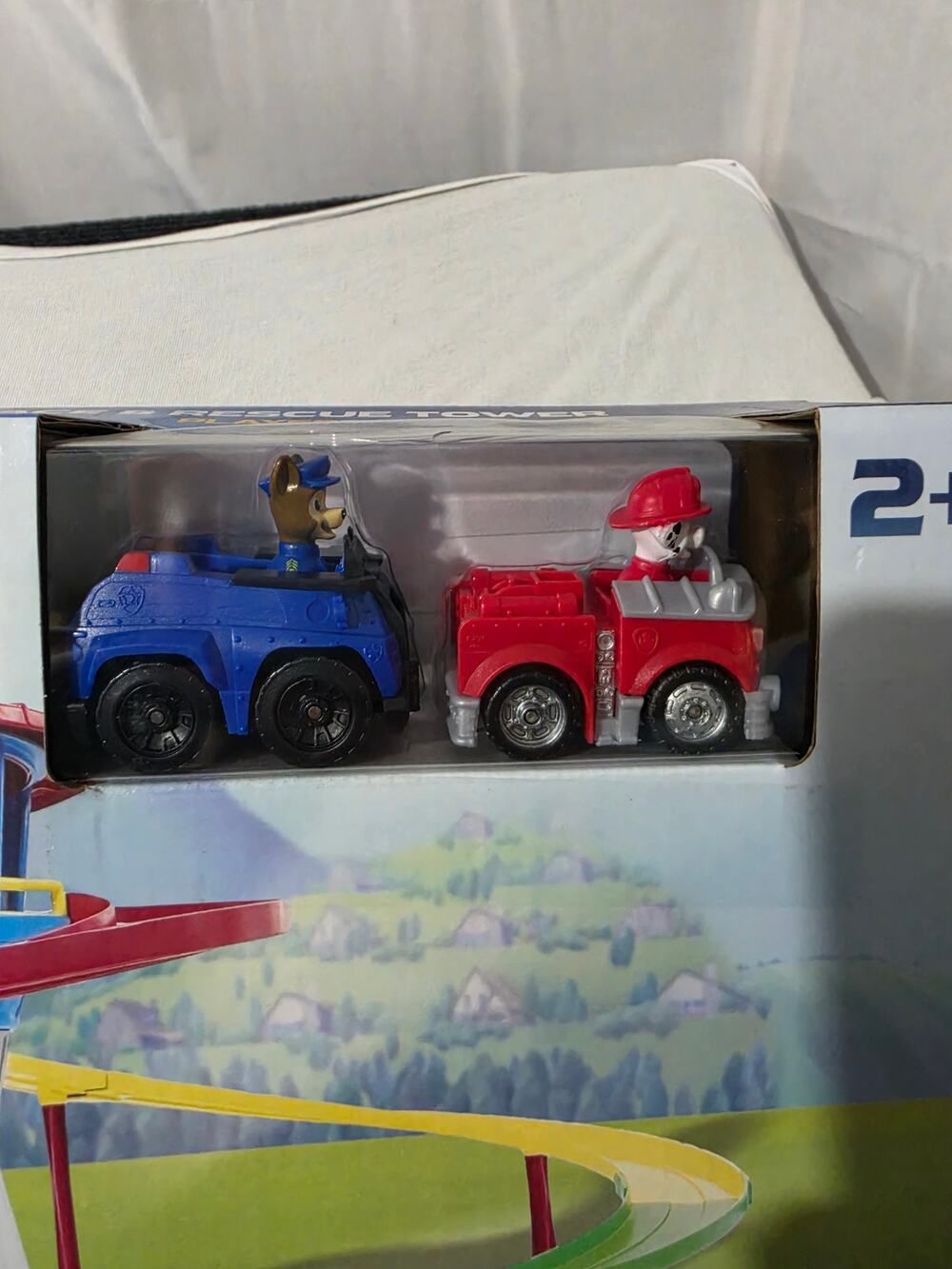 Paw Patrol Lookout Tower Track Set 2 Cars New in Box